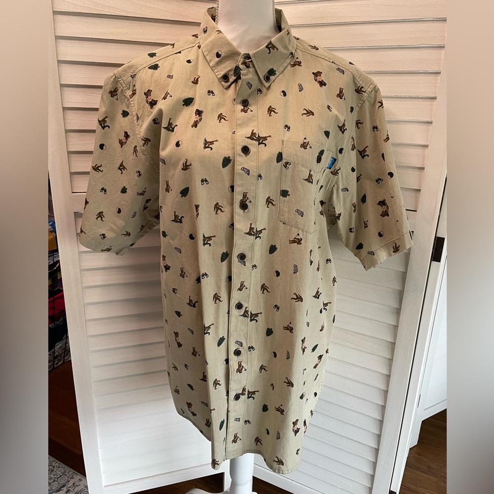 Kavu Northwest “Sasquatch” Patterned Button Down Short Sleeve Shirt - Men’s XL